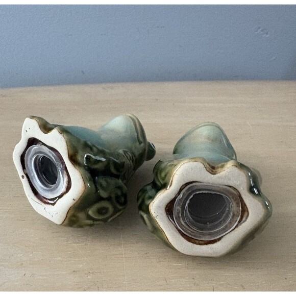 Green Frog Salt and Pepper Shakers Ceramic Sitting Has Stoppers MCM NEW - Picture 7 of 8